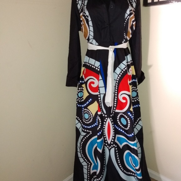 Abstract printed maxi dress🔥🔥 - Picture 5 of 8